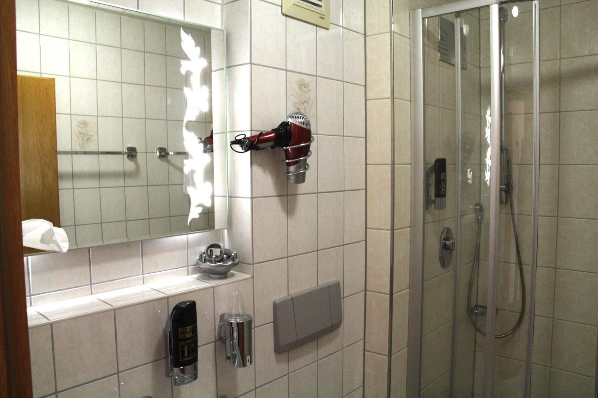Engel 3*
